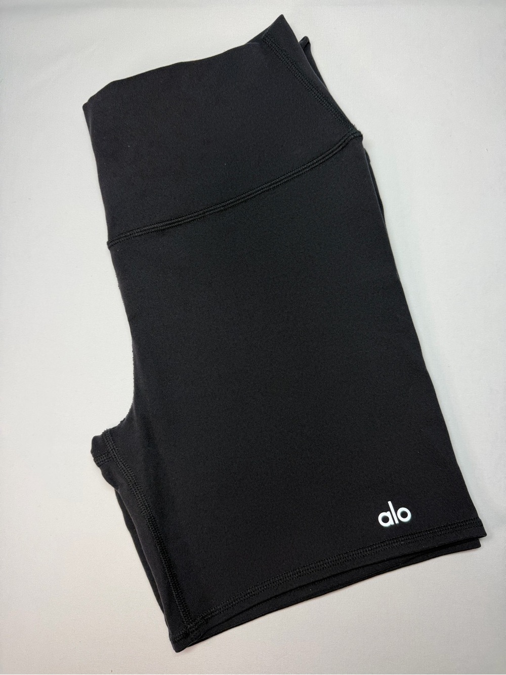NWOT Alo Yoga High-Waist Biker Shorts Black 6” Inseam L
